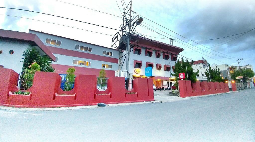 Quint Hotel Manado Exterior photo