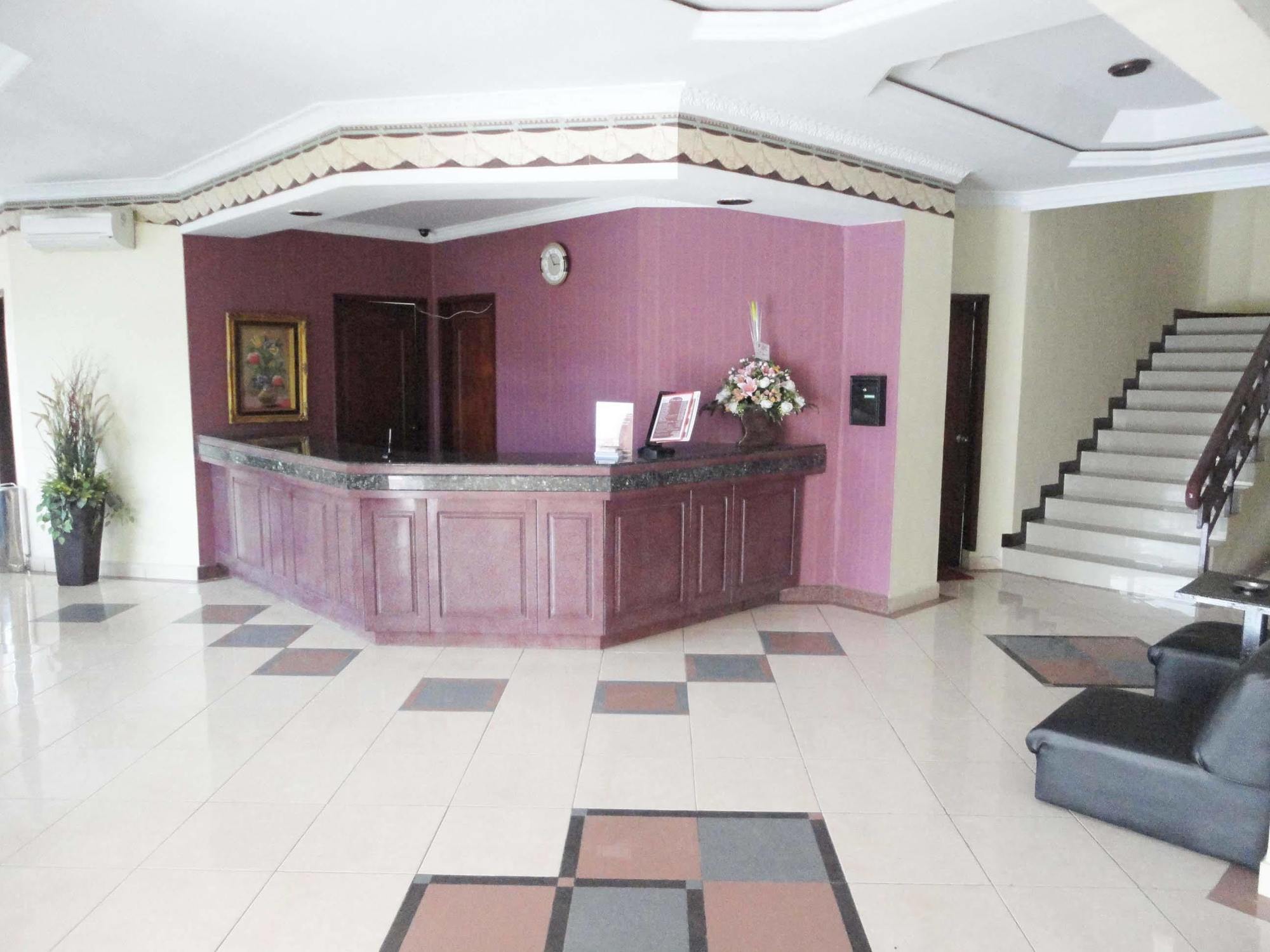Quint Hotel Manado Exterior photo