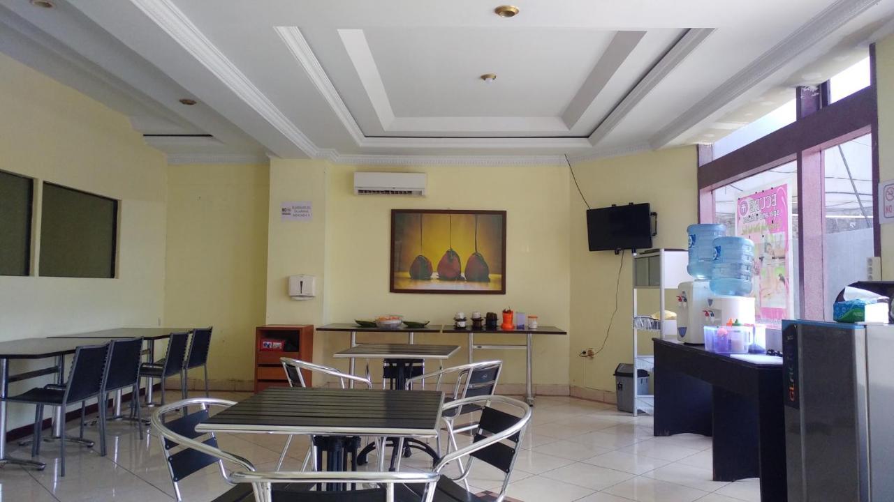 Quint Hotel Manado Exterior photo