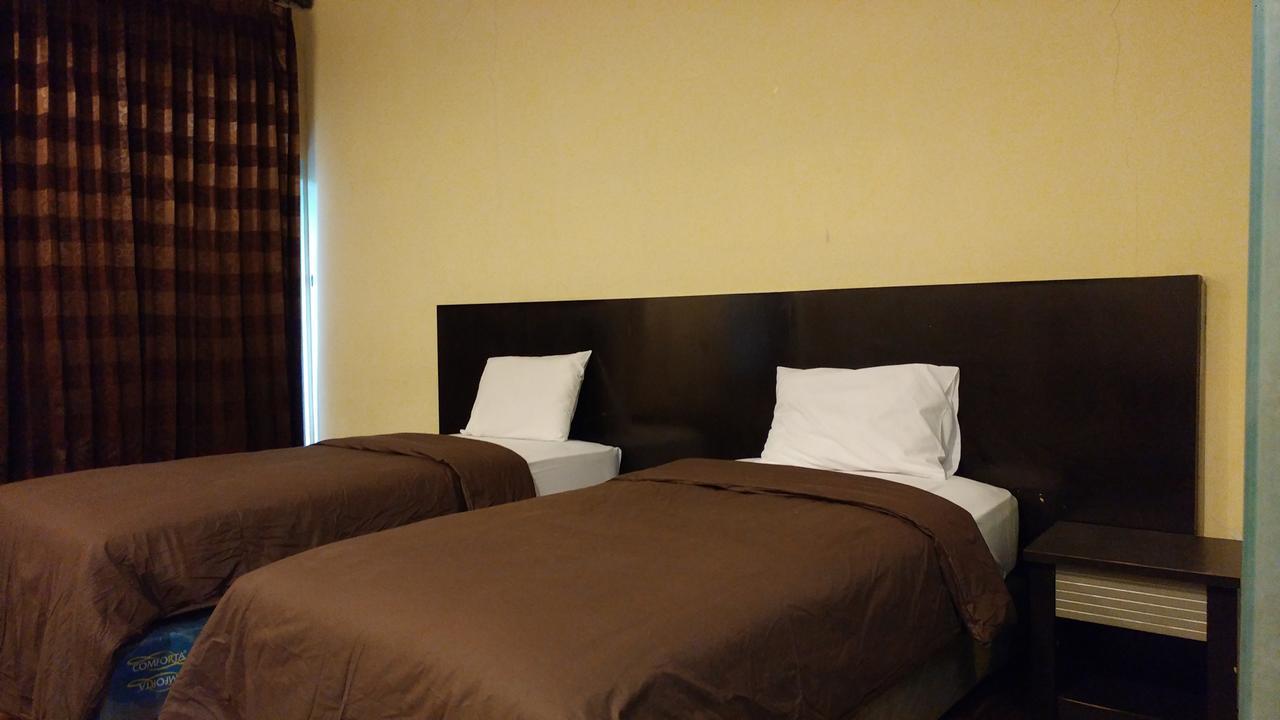 Quint Hotel Manado Exterior photo
